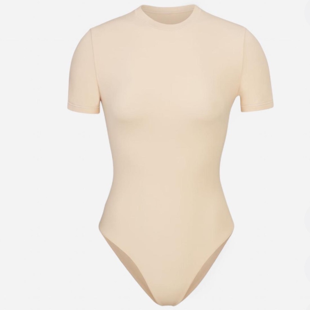 SKIMS Cream Fits Everybody T-shirt Bodysuit Size small NWOT